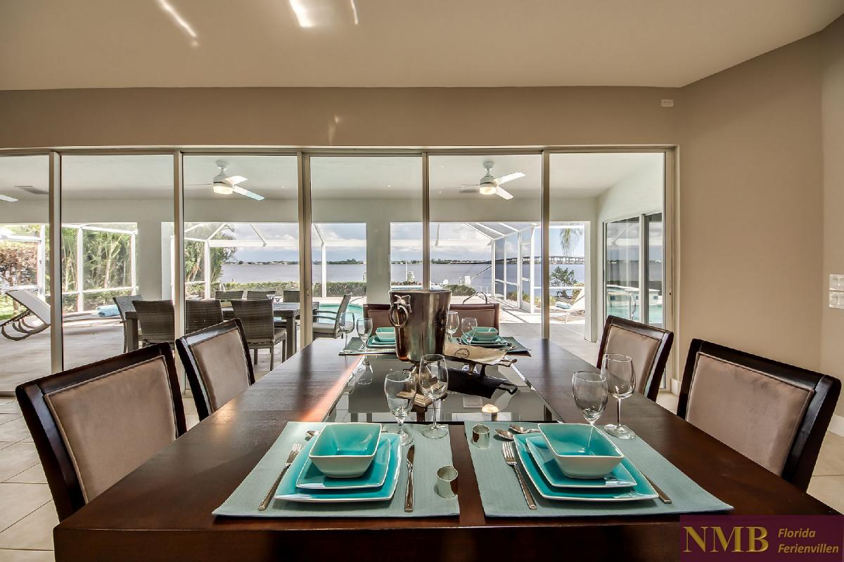 Vacation_Rental_River_Pearl_Dining_area