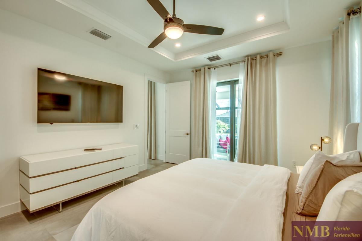 Ferienvilla-Summerwind-Cape-Coral_35-Master-Bedroom
