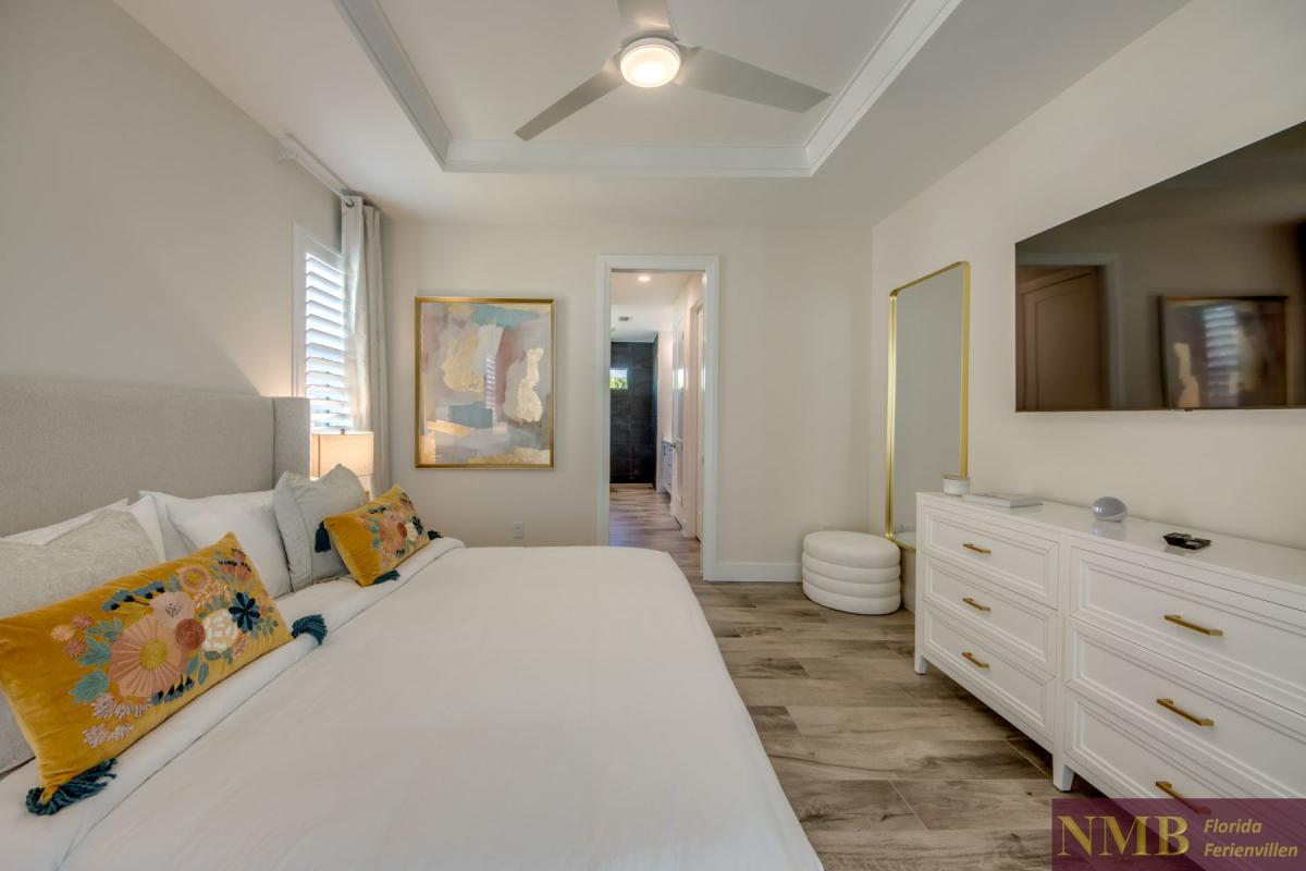 Ferienhaus-Cape-Coral-Villa-Winking-Owl_31-Master-Bedroom