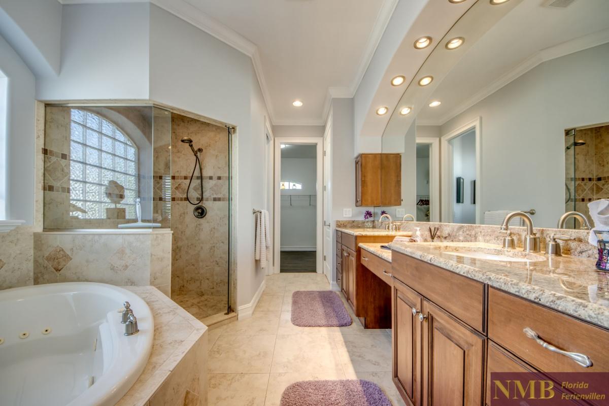 Ferienhaus-Cape-Coral-Whispering-Palms_45-Master-Bathroom