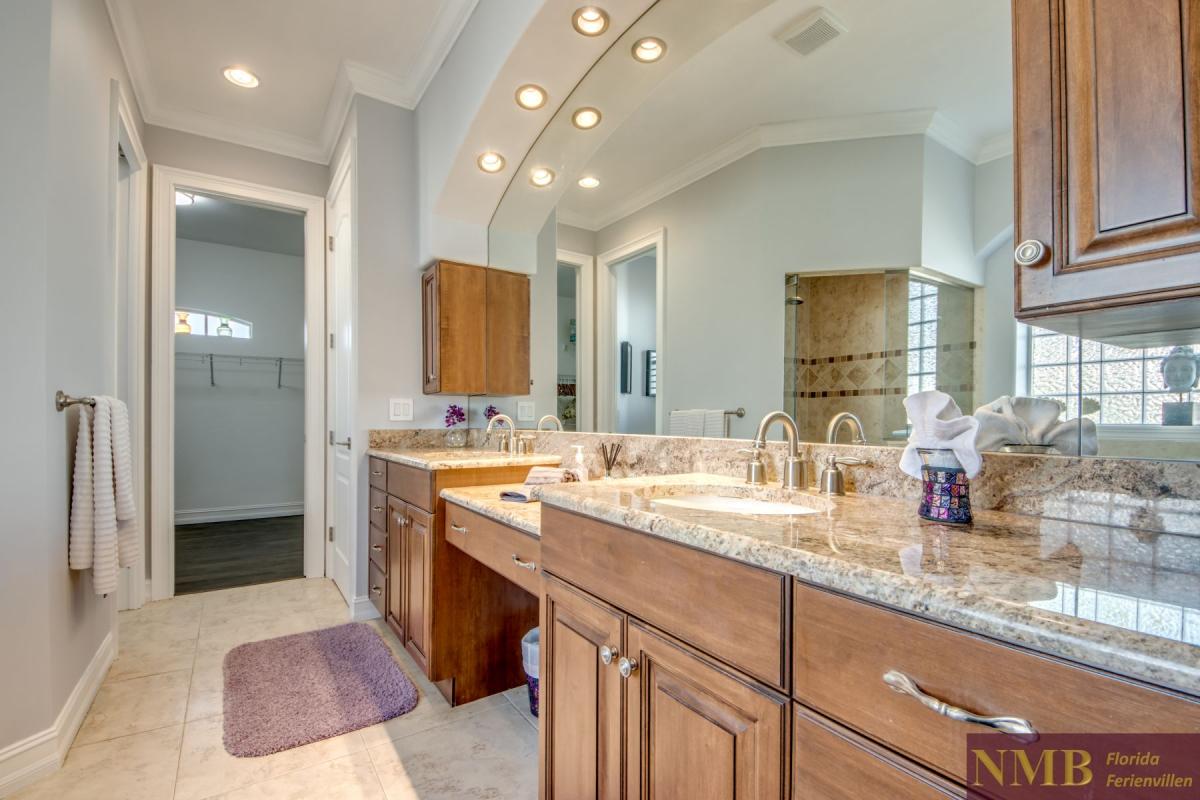 Ferienhaus-Cape-Coral-Whispering-Palms_46-Master-Bathroom