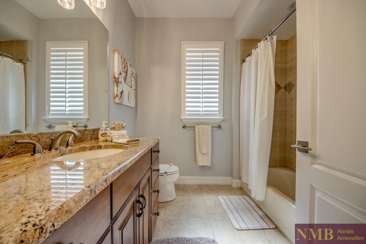 Ferienhaus-Cape-Coral-Whispering-Palms_54-Guest-Bathroom