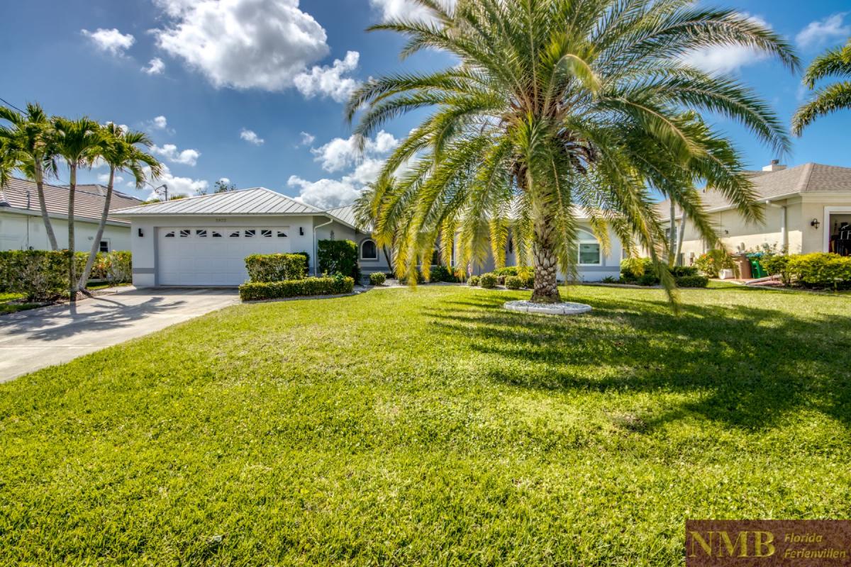 Cape_Coral_Ferienhaeuser_Sunshine_1-Front-of-Villa