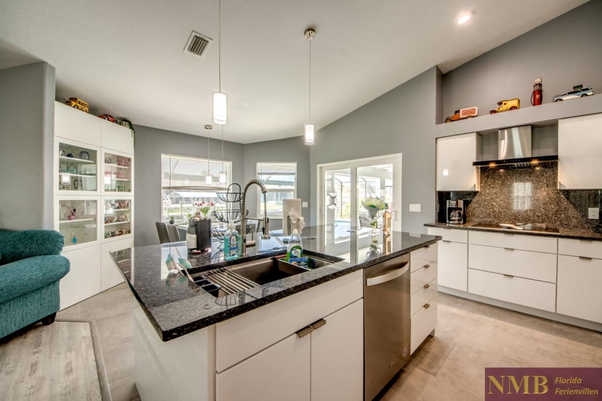 Cape_Coral_Ferienhaeuser_Sunshine_23-Kitchen