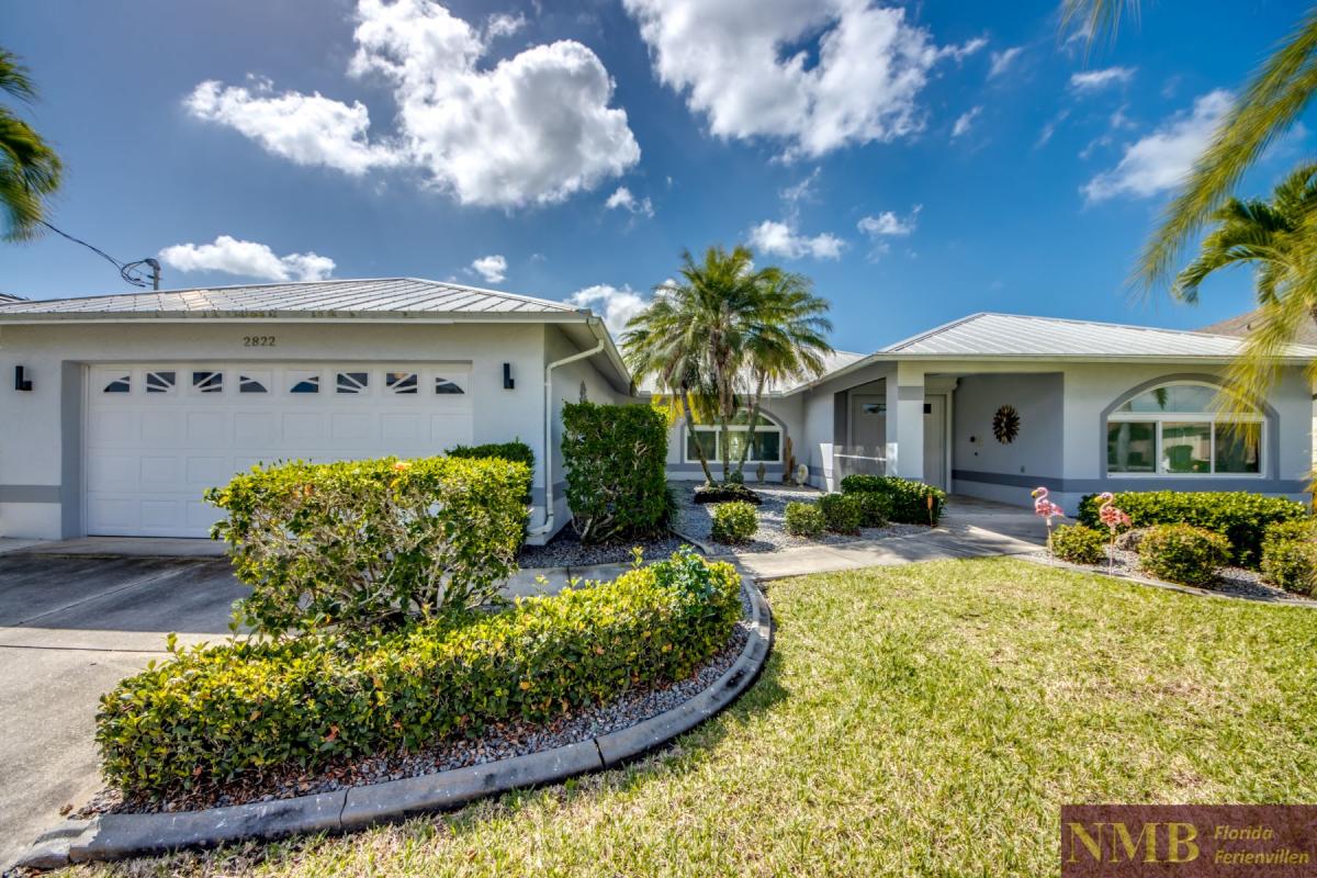 Cape_Coral_Ferienhaeuser_Sunshine_3-Front-of-Villa