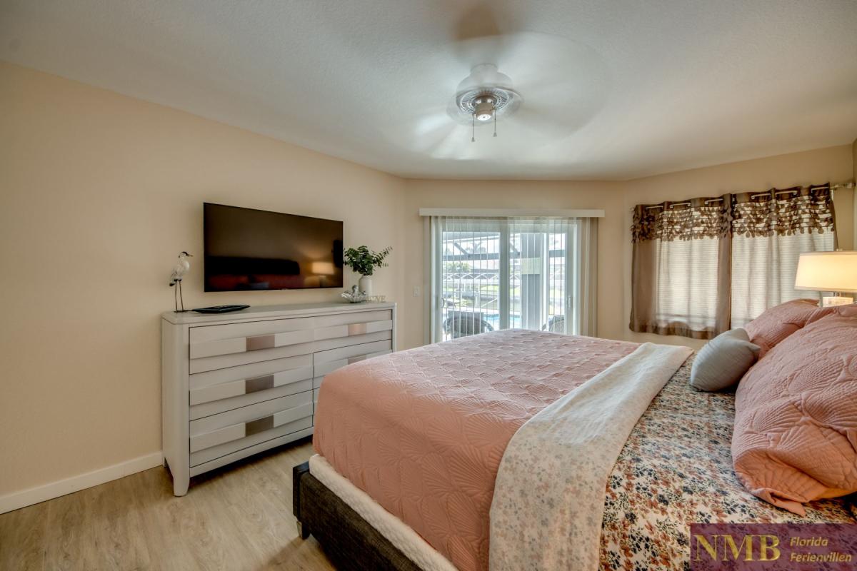 Cape_Coral_Ferienhaeuser_Sunshine_39-Master-Bedroom