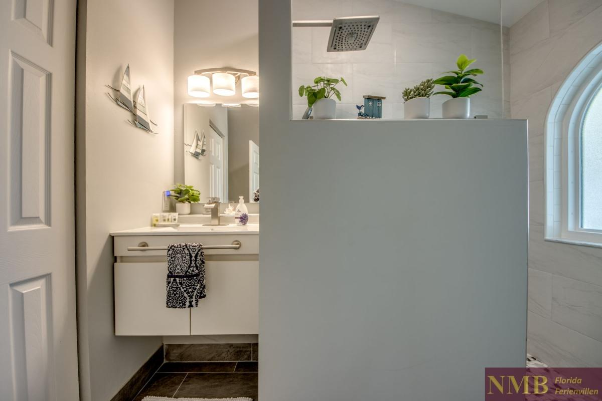 Cape_Coral_Ferienhaeuser_Sunshine_51-Guest-Bathroom