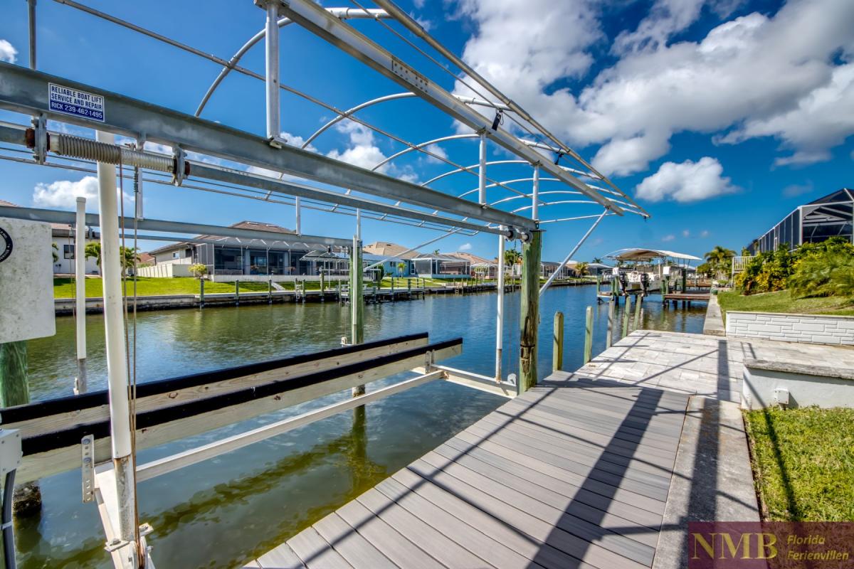 Cape_Coral_Ferienhaeuser_Sunshine_82-Dock-Boat-Lift