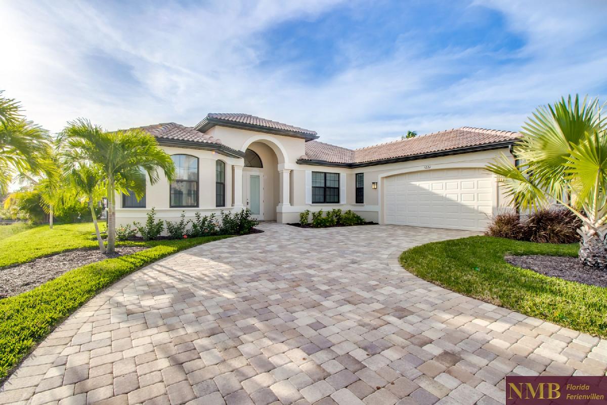 Ferienhaus-Felicity-Cape_Coral-Front_of_House_2