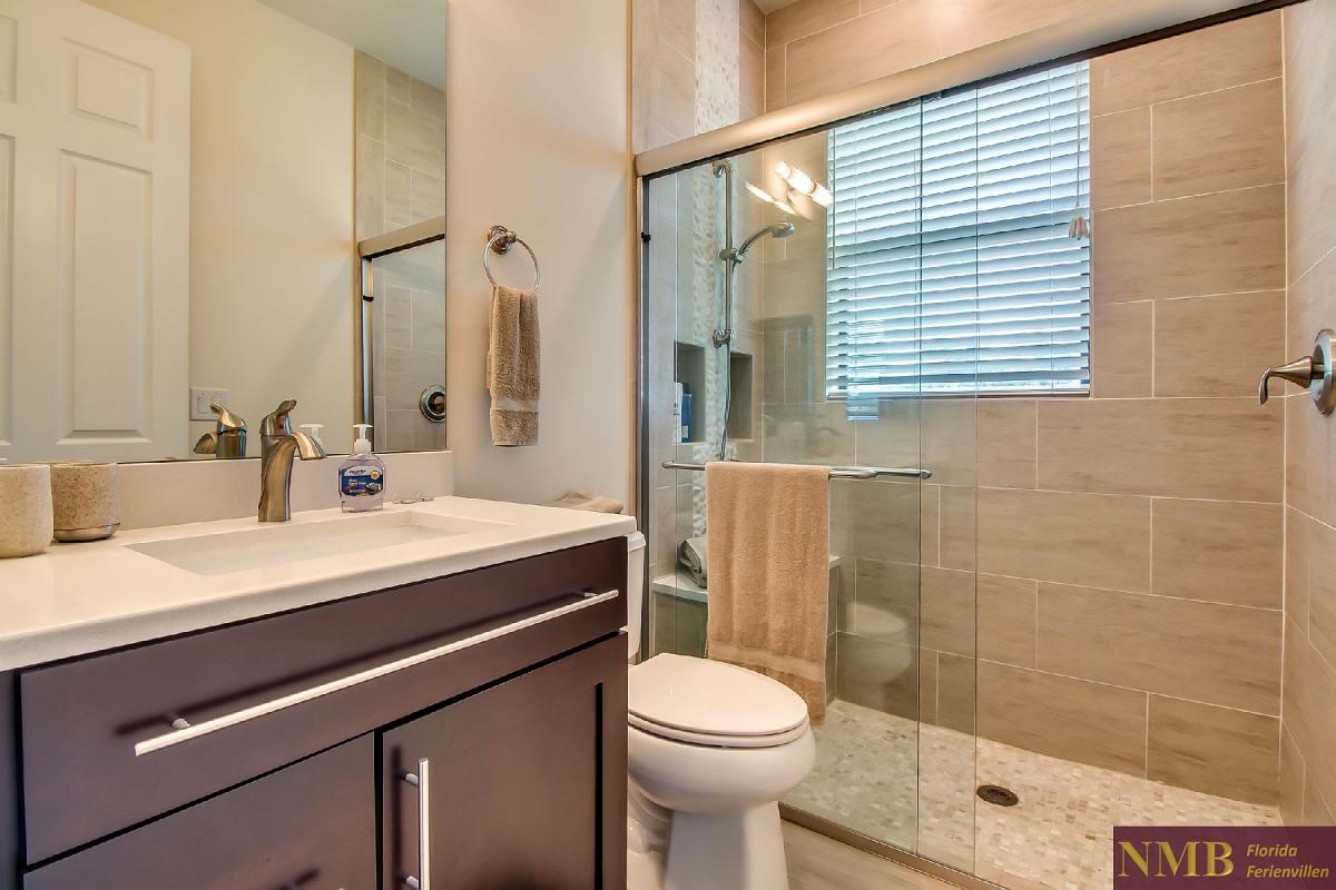 Ferienhaus-Felicity-Cape_Coral-Guest_Bathroom