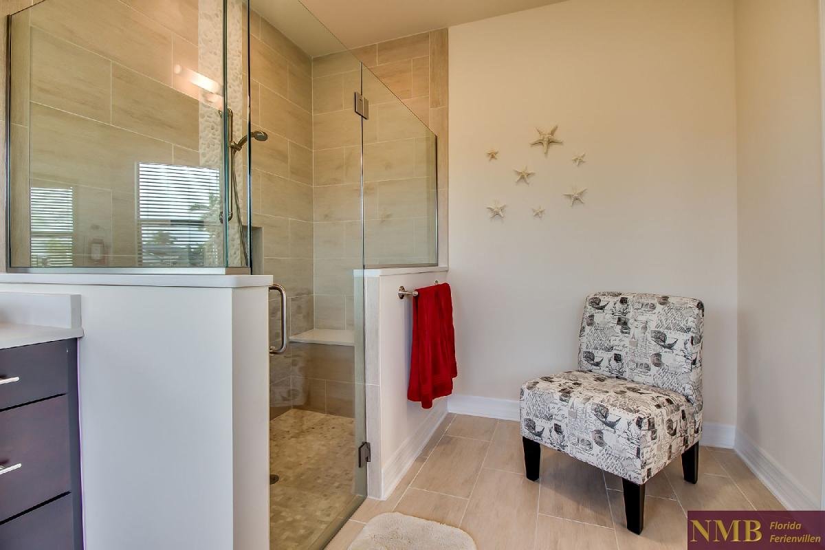 Ferienhaus-Felicity-Cape_Coral-Master_Bathroom