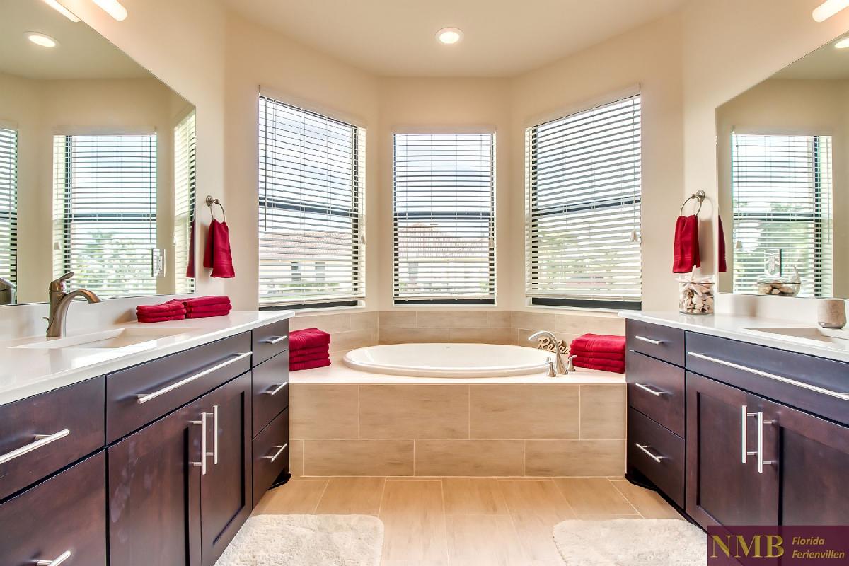 Ferienhaus-Felicity-Cape_Coral-Master_Bathroom_1