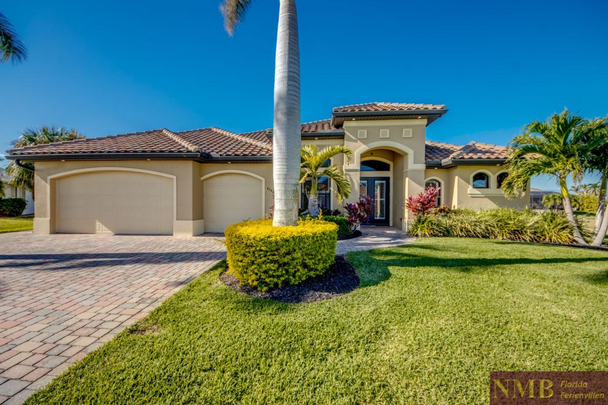 Ferienhaus-Cape-Coral-Mayflower_4-Front-of-Villa