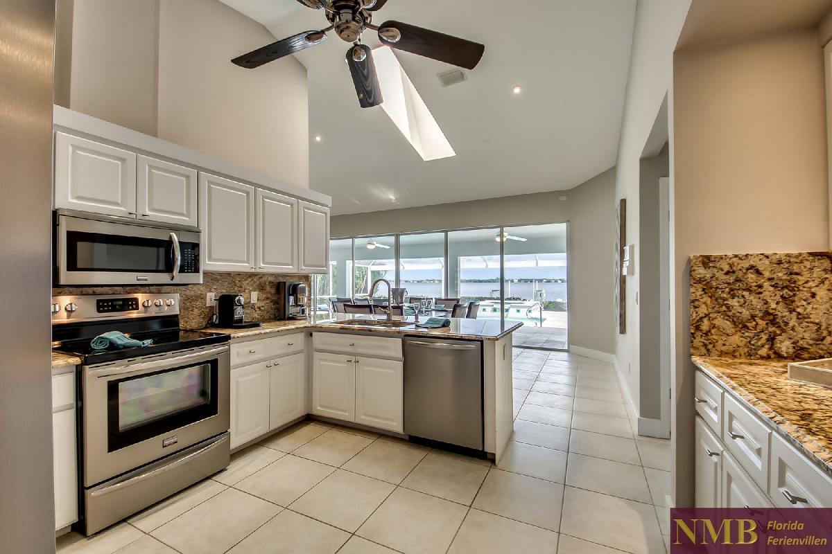 Vacation_Rental_River_Pearl_Kitchen