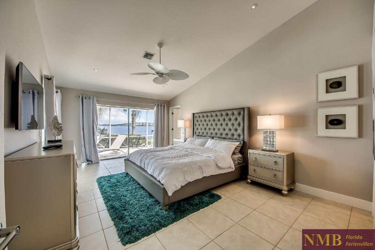 Vacation_Rental_River_Pearl_Master_Bedroom_1