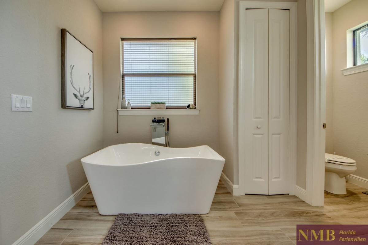 Ferienhaus-Cape-Coral-Villa-Secret-Pearl_38-Master-Bathroom