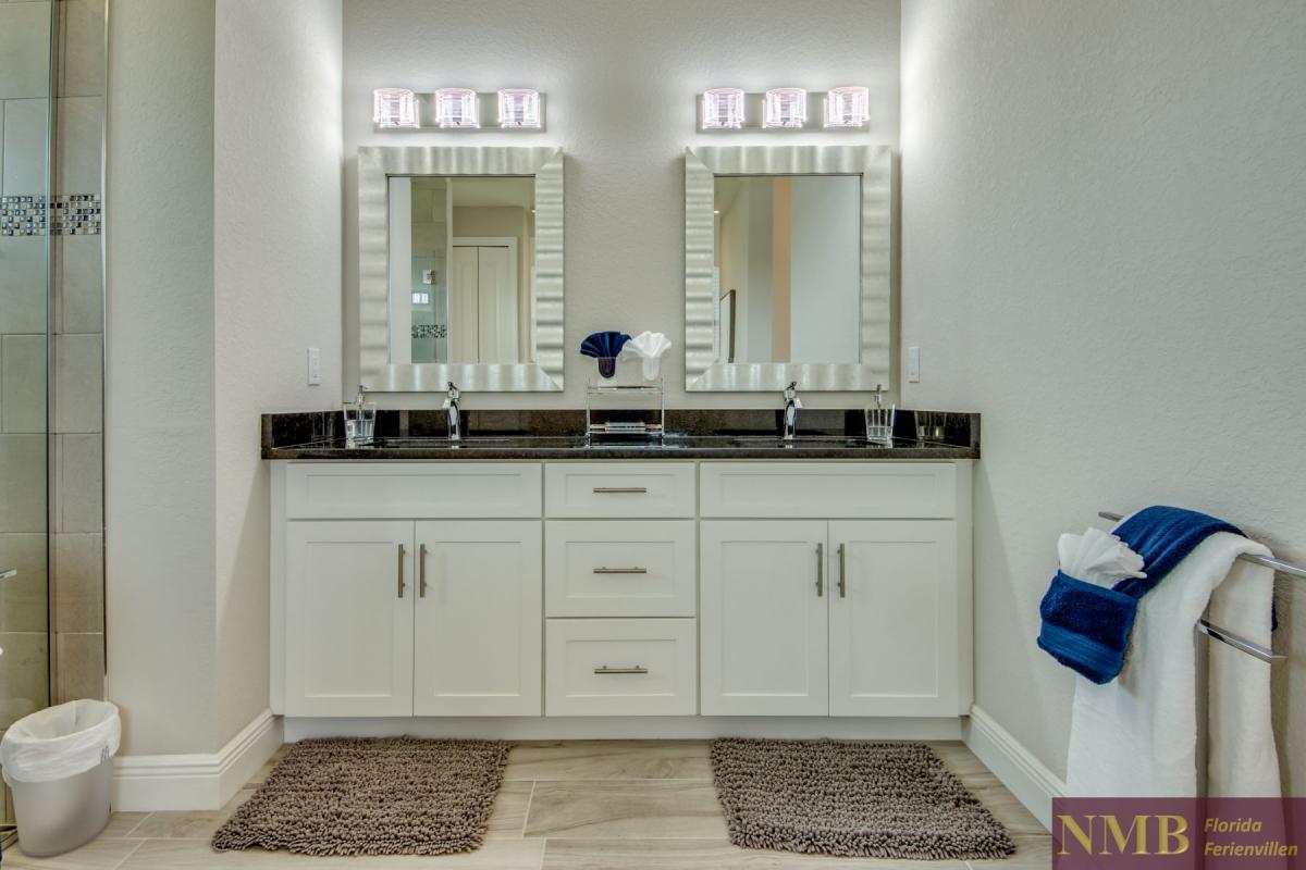 Ferienhaus-Cape-Coral-Villa-Secret-Pearl_40-Master-Bathroom