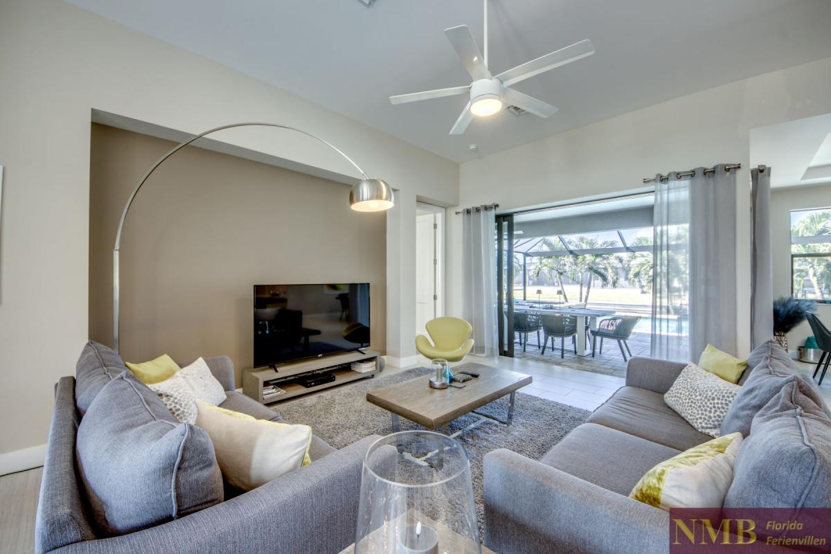 Ferienhaus-Cape-Coral-Villa-Clirfton-Bay_10-Family-Room