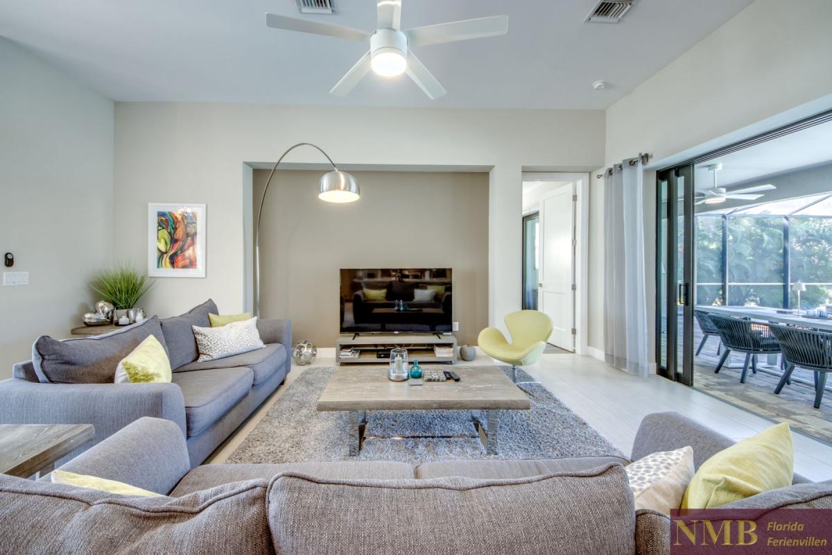 Ferienhaus-Cape-Coral-Villa-Clirfton-Bay_11-Family-Room