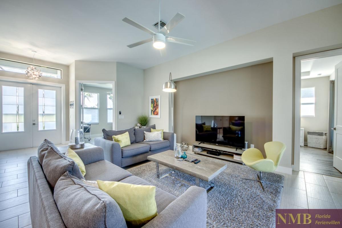 Ferienhaus-Cape-Coral-Villa-Clirfton-Bay_12-Family-Room