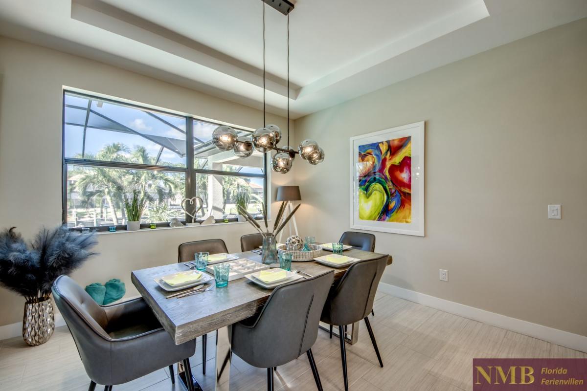 Ferienhaus-Cape-Coral-Villa-Clirfton-Bay_19-Dining-Room