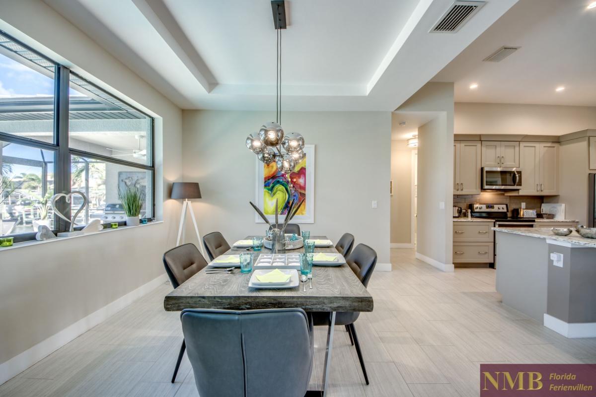 Ferienhaus-Cape-Coral-Villa-Clirfton-Bay_20-Dining-Room