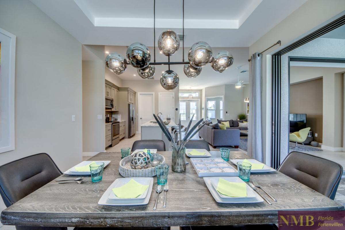Ferienhaus-Cape-Coral-Villa-Clirfton-Bay_21-Dining-Room