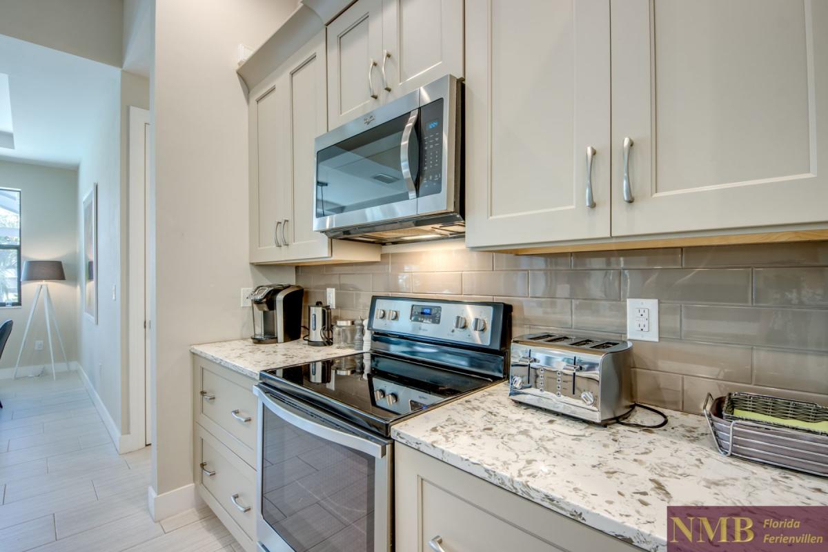 Ferienhaus-Cape-Coral-Villa-Clirfton-Bay_27-Kitchen
