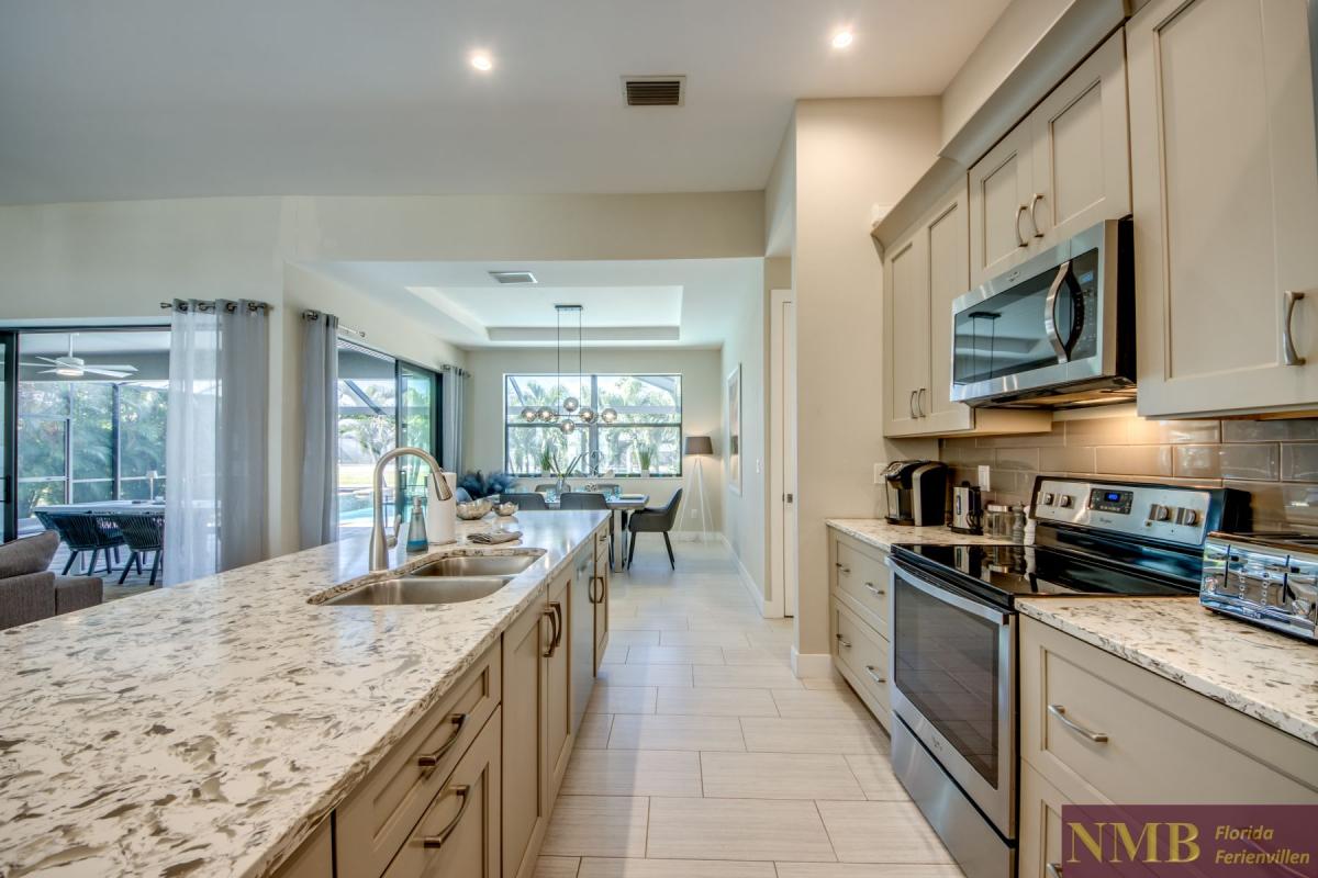 Ferienhaus-Cape-Coral-Villa-Clirfton-Bay_28-Kitchen
