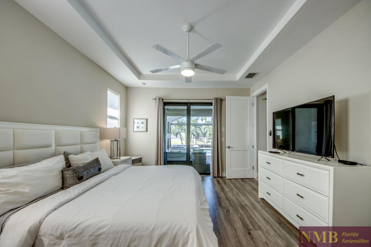 Ferienhaus-Cape-Coral-Villa-Clirfton-Bay_30-Master-Bedroom