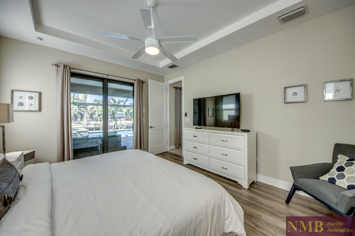 Ferienhaus-Cape-Coral-Villa-Clirfton-Bay_31-Master-Bedroom