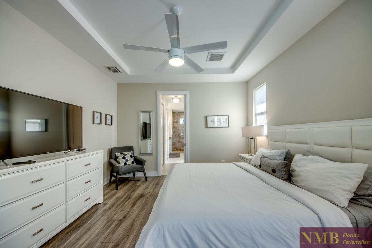 Ferienhaus-Cape-Coral-Villa-Clirfton-Bay_34-Master-Bedroom