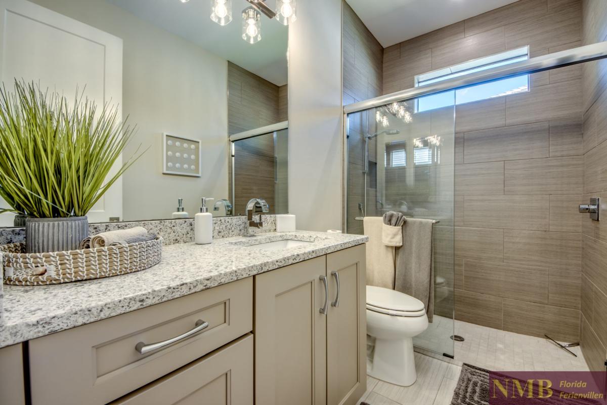 Ferienhaus-Cape-Coral-Villa-Clirfton-Bay_44-Guest-Bathroom