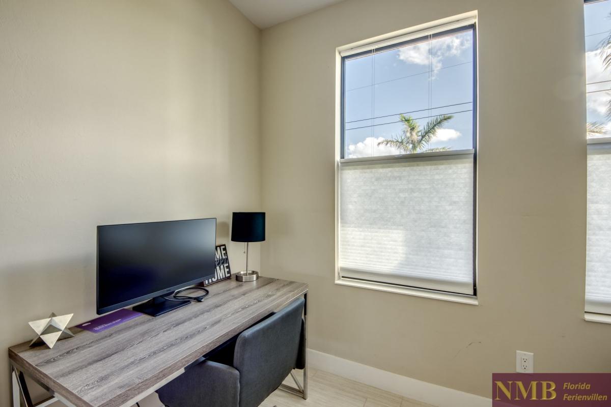 Ferienhaus-Cape-Coral-Villa-Clirfton-Bay_49-Den