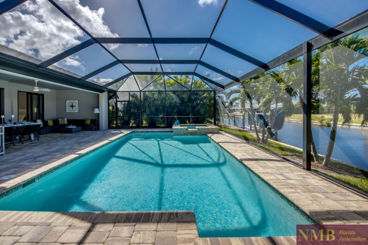 Ferienhaus-Cape-Coral-Villa-Clirfton-Bay_64-Pool-Hot-Tub