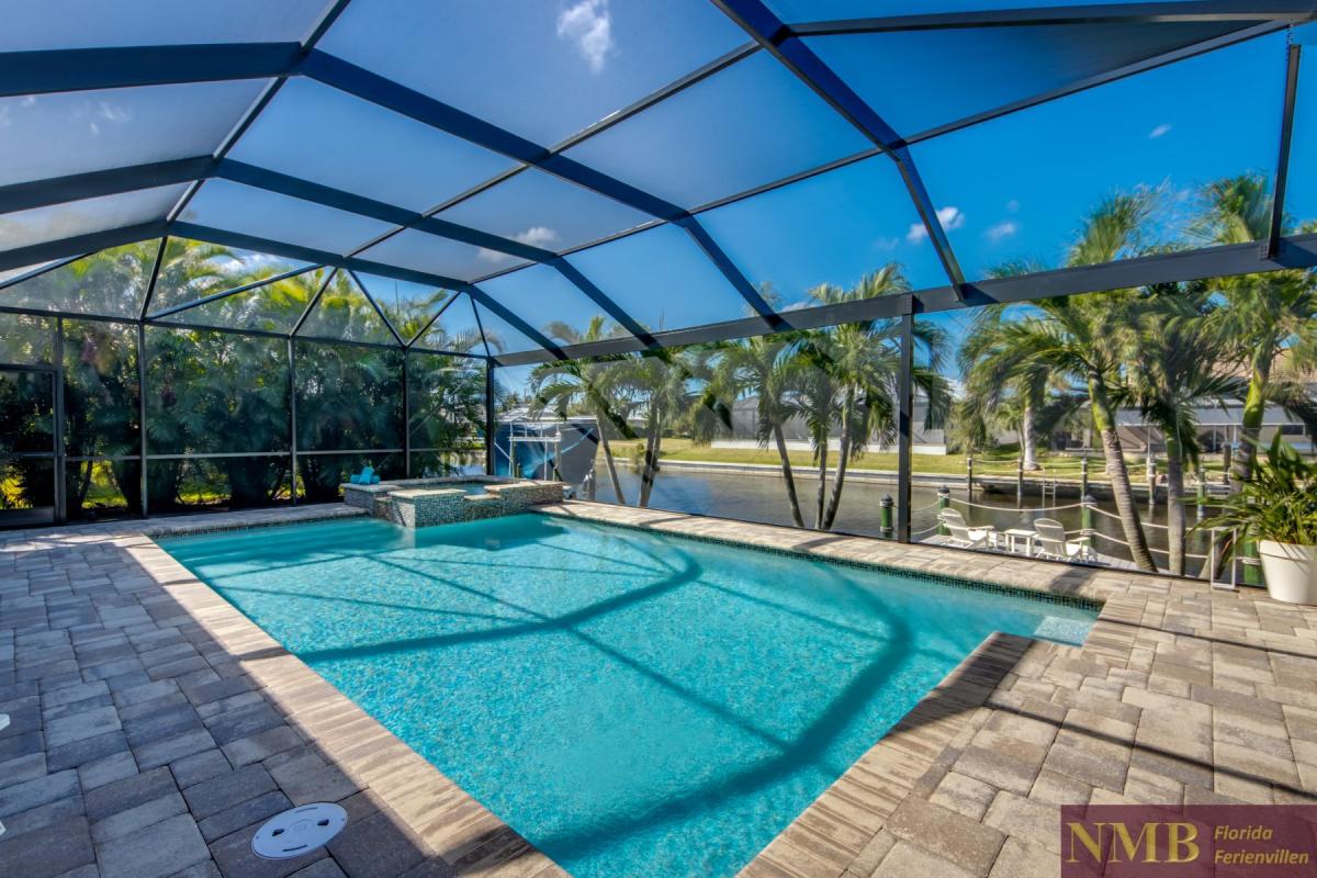 Ferienhaus-Cape-Coral-Villa-Clirfton-Bay_65-Pool-Hot-Tub