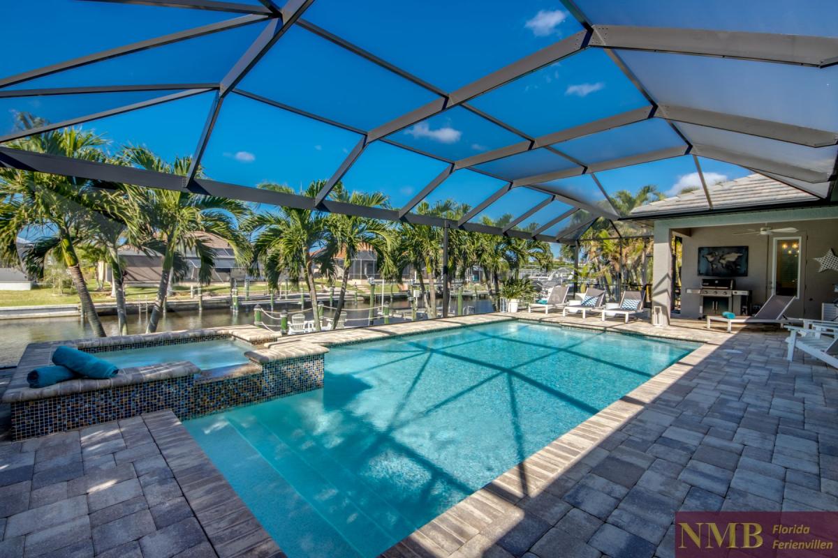 Ferienhaus-Cape-Coral-Villa-Clirfton-Bay_67-Pool-Hot-Tub
