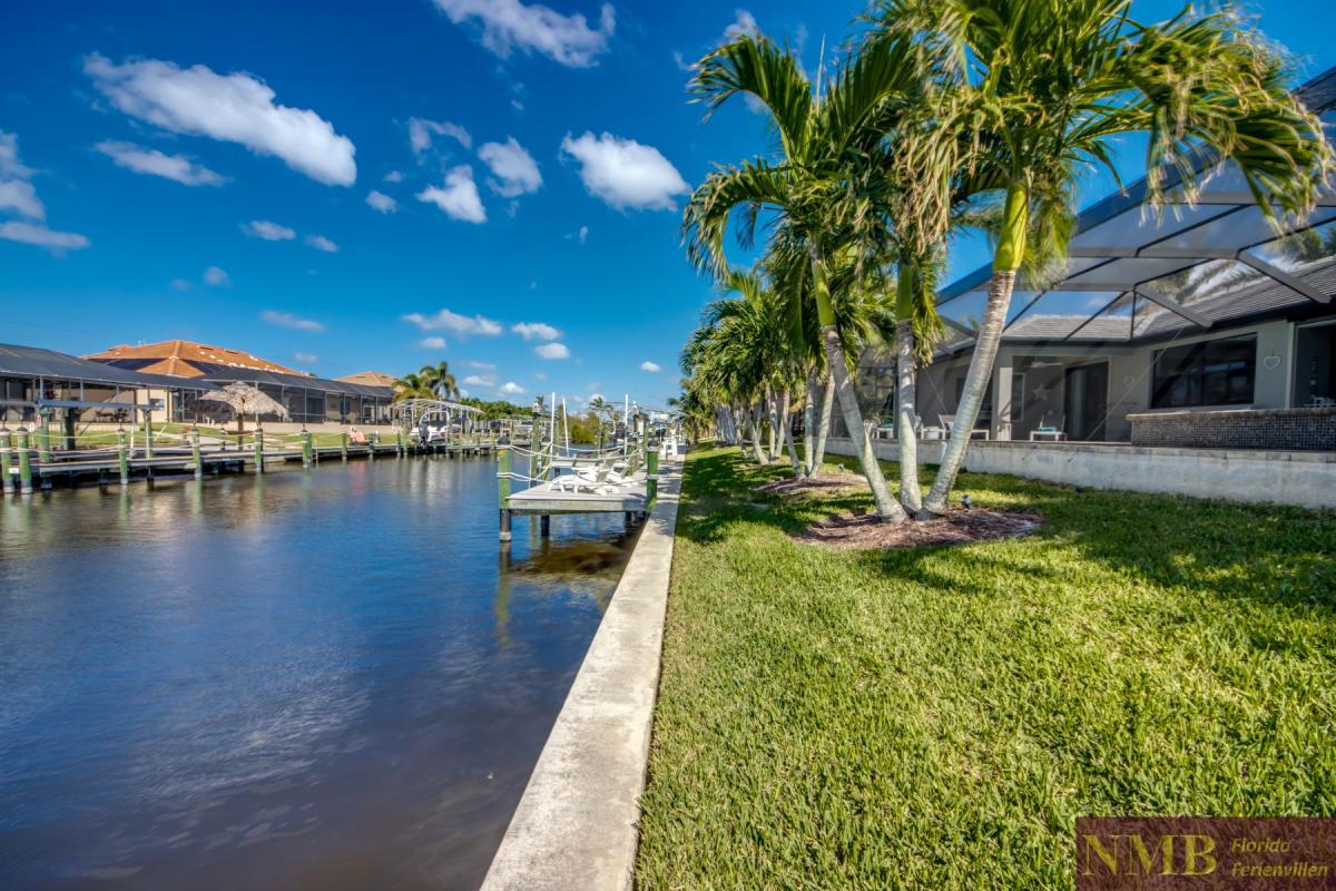 Ferienhaus-Cape-Coral-Villa-Clirfton-Bay_74-Backyard