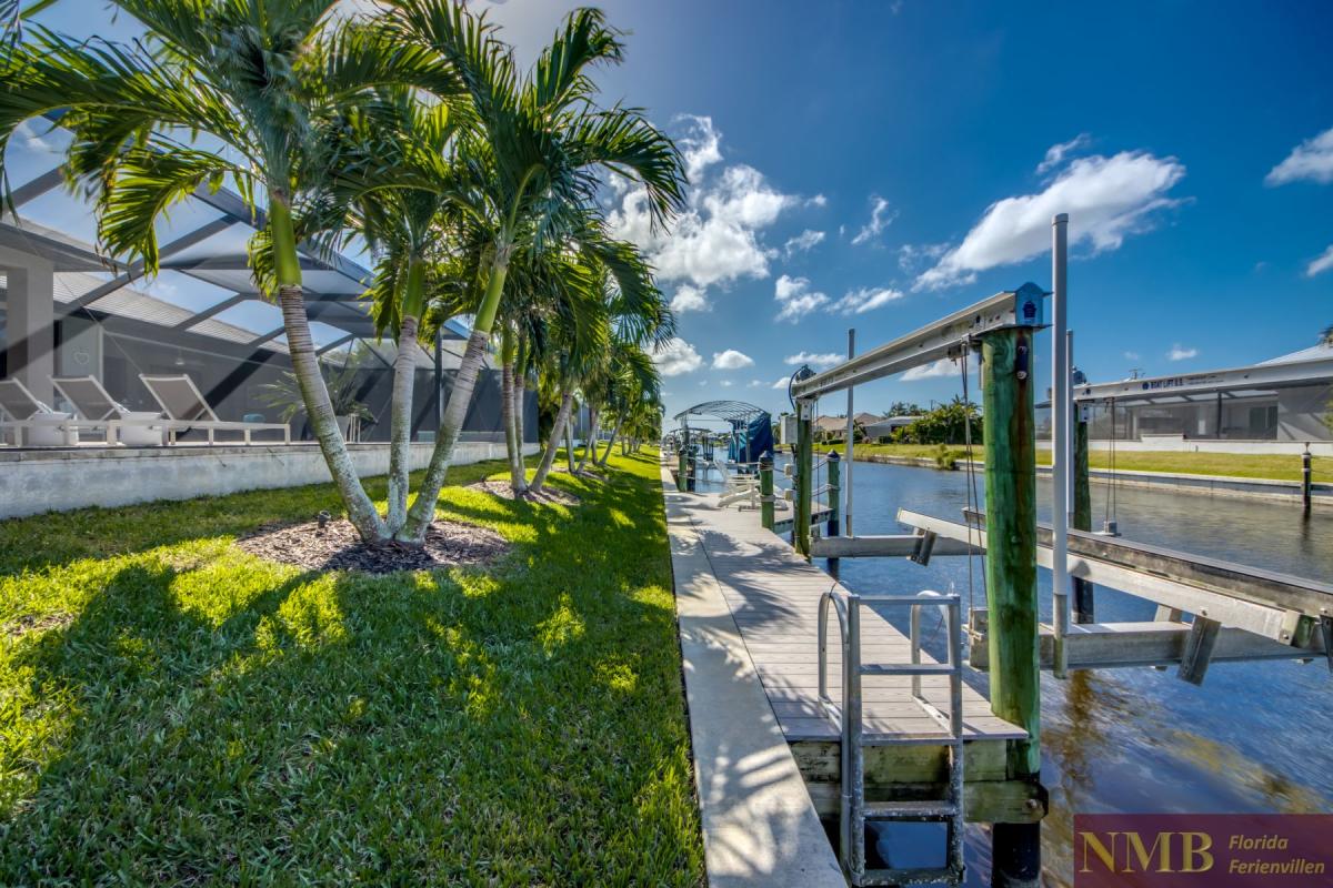Ferienhaus-Cape-Coral-Villa-Clirfton-Bay_76-Backyard
