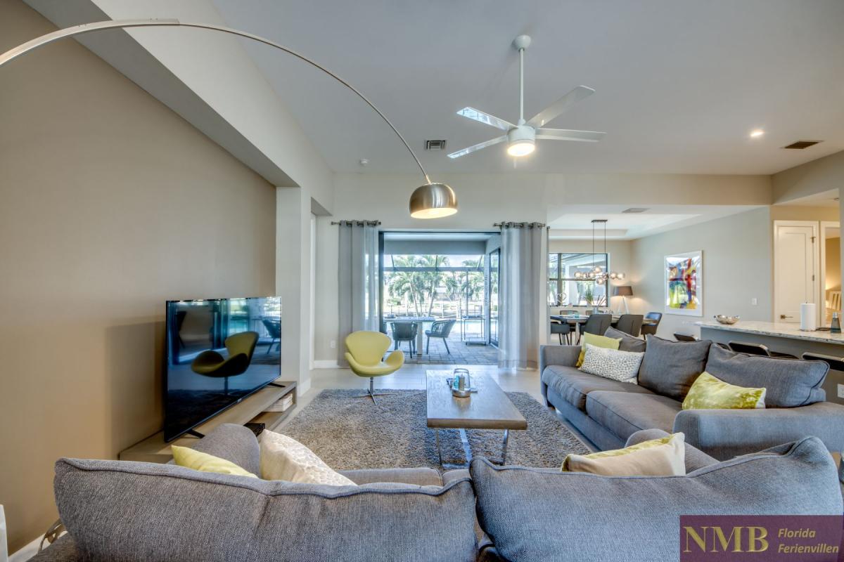 Ferienhaus-Cape-Coral-Villa-Clirfton-Bay_8-Family-Room