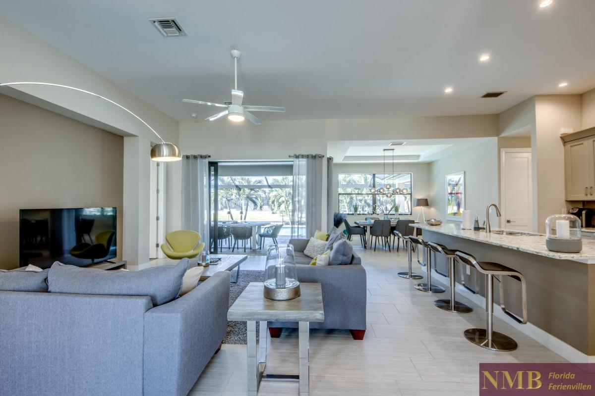 Ferienhaus-Cape-Coral-Villa-Clirfton-Bay_9-Family-Room