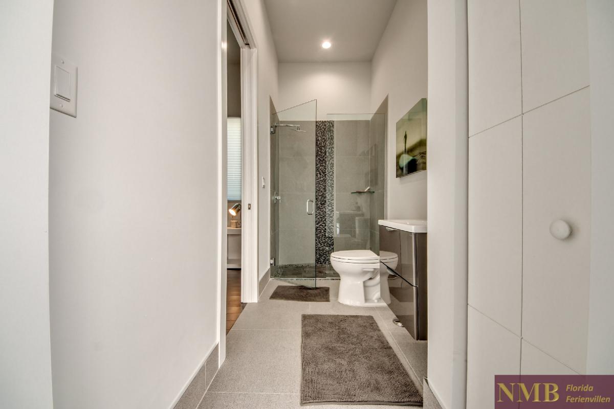 Vacation-Rental-Cape-Coral-Next-Level_3rd_Bedrooms_Bathroom_1