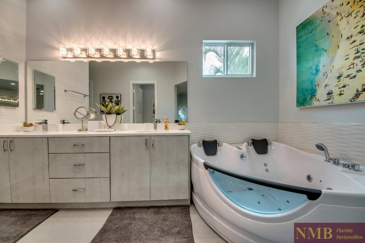 Vacation-Rental-Cape-Coral-Next-Level_Master_Bathroom_1