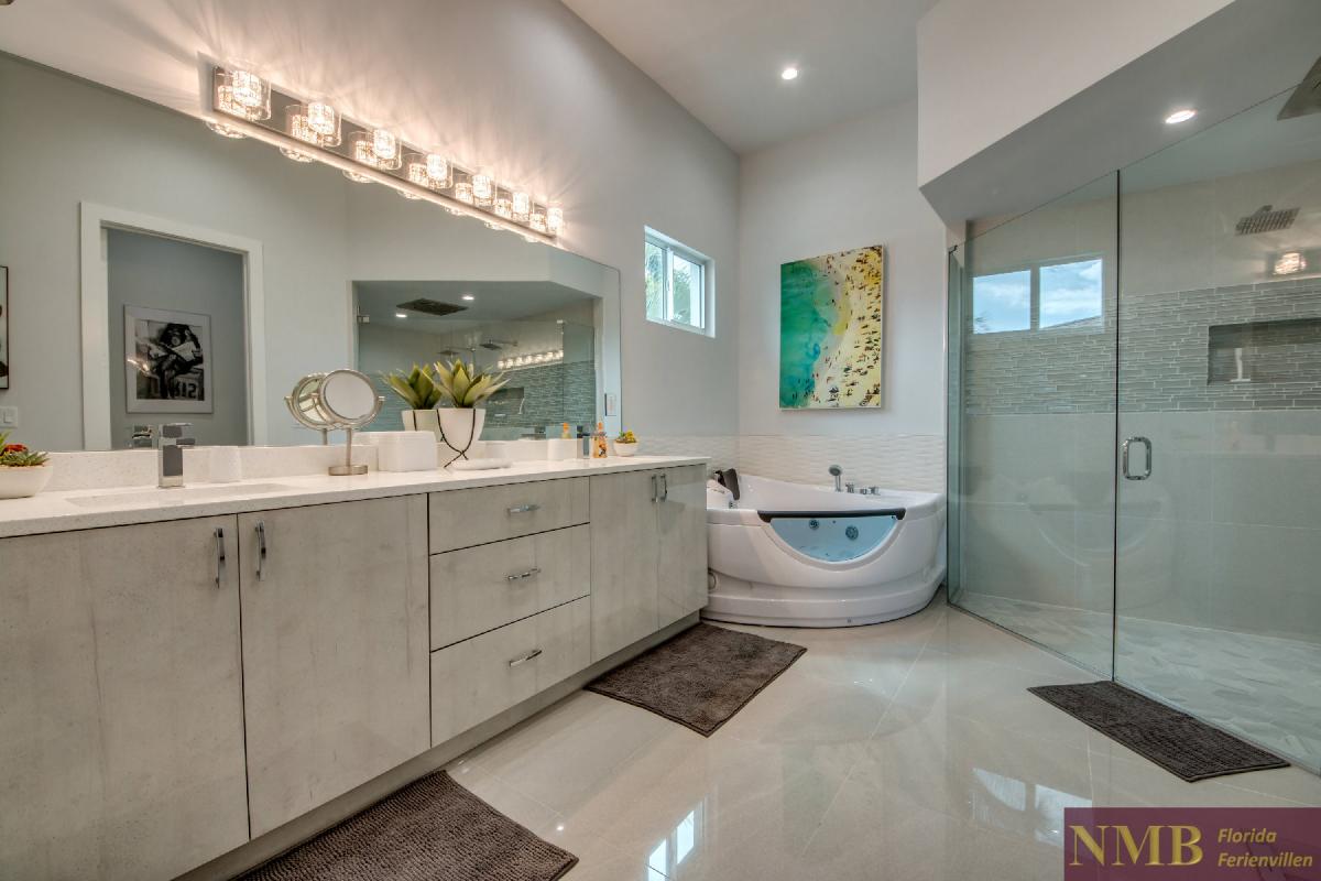 Vacation-Rental-Cape-Coral-Next-Level_Master_Bathroom_2