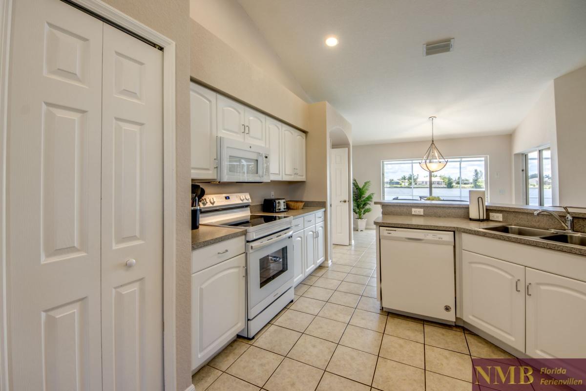 Ferienhaus-Cape-Coral-Villa-Lifetime_33-Kitchen