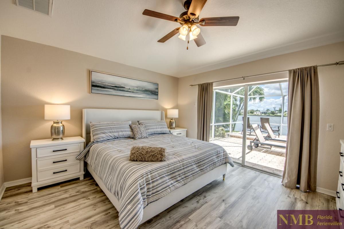 Ferienhaus-Cape-Coral-Villa-Lifetime_37-Master-Bedroom