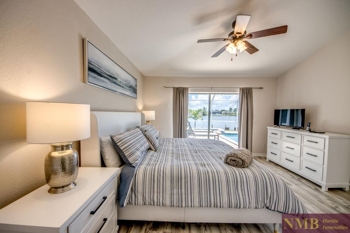 Ferienhaus-Cape-Coral-Villa-Lifetime_39-Master-Bedroom
