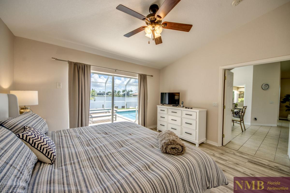 Ferienhaus-Cape-Coral-Villa-Lifetime_40-Master-Bedroom