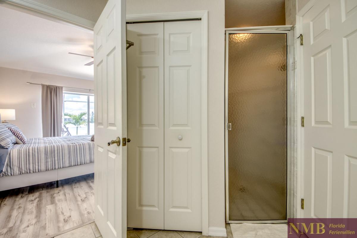 Ferienhaus-Cape-Coral-Villa-Lifetime_44-Master-Bathroom