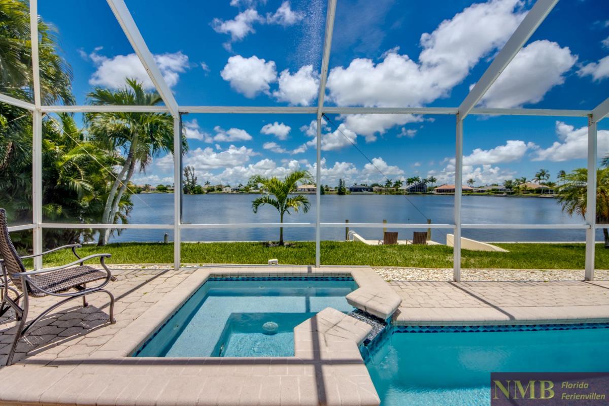 Ferienhaus-Cape-Coral-Villa-Lifetime_63-Pool-Hot-Tub